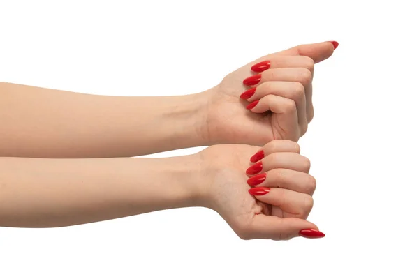Ręce Kobiety Czerwonymi Paznokciami Odizolowane Białym Tle Czerwony Lakier Paznokci — Zdjęcie stockowe