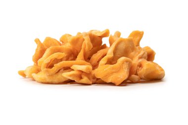 Beyaz arka planda izole edilmiş kurutulmuş kavun dilimleri. Kurutulmuş meyve. 