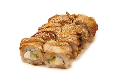 Krem peynirli suşi ve beyaz arka planda izole edilmiş yılan balığı.. 