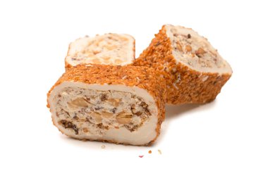 Fındıklı tatlı rulo, Türk tatlıları. Türk rahat beyaz zemin üzerinde izole. 