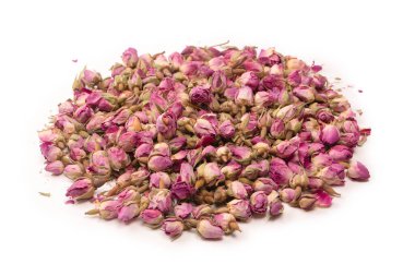 Beyaz arka planda izole edilmiş kuru çay gülleri.. 