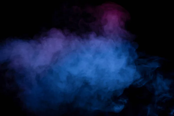 黑色背景上的蓝色和紫色蒸汽 复制空间 — 图库照片