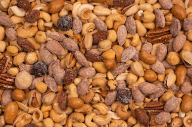 Lezzetli tuzlu fındık karışımı. Bir grup badem, fıstık, ceviz, macadamia, kaju..
