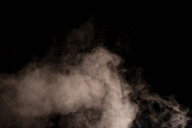 Siyah arka planda beyaz buhar. Boşluğu kopyala.