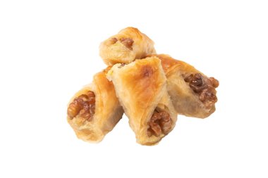 Beyaz arka planda cevizli enfes tatlı baklava. Üst görünüm.