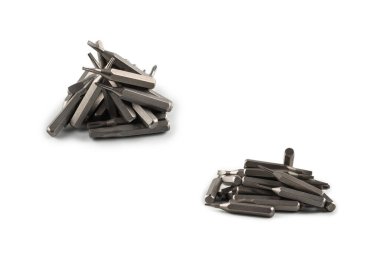 Bir grup Phillips tornavida parçasının beyaz arka plan ipuçlarında izole edilmiş. Üst görünüm. 