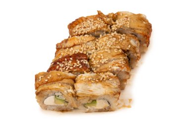 Krem peynirli suşi ve beyaz arka planda izole edilmiş yılan balığı.. 