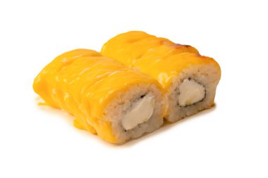 Beyaz arka planda izole edilmiş krem peynirli suşi.. 
