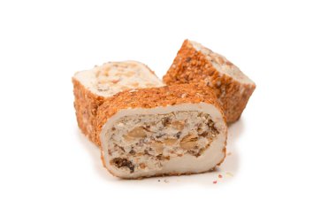 Fındıklı tatlı rulo, Türk tatlıları. Türk rahat beyaz zemin üzerinde izole. 