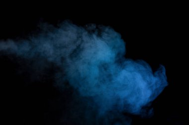 Siyah arka planda mavi ve sarı buhar. Boşluğu kopyala.