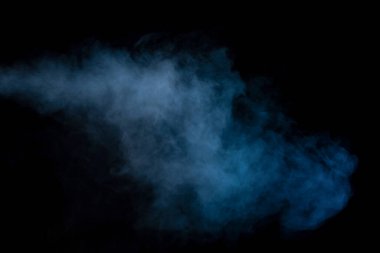 Siyah arka planda mavi ve sarı buhar. Boşluğu kopyala.