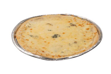 Beyaz arka planda dört peynirli pizza.. 