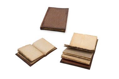 Beyaz bir arkaplanda izole edilmiş boş eski bir defter. Boşluğu kopyala.  