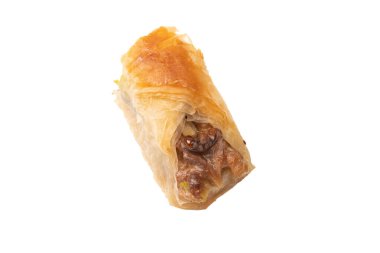 Beyaz arka planda cevizli enfes tatlı baklava. Üst görünüm.