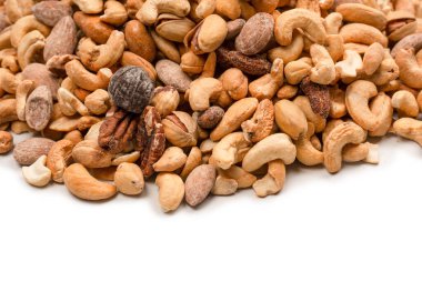 Lezzetli tuzlu fındık karışımı. Bir grup badem, fıstık, ceviz, macadamia, kaju..