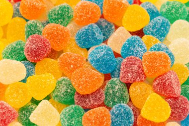 Çeşitli renkli sakızlı şekerler. Üst te. Jöle tatlılar.