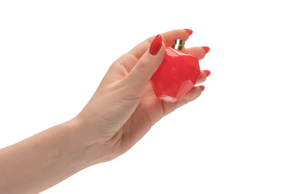 红色的香水瓶在女人的手与红色的指甲隔离在一个白色的背景 复制空间 — 图库照片