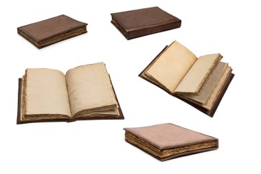 Beyaz bir arkaplanda izole edilmiş boş eski bir defter. Boşluğu kopyala.  