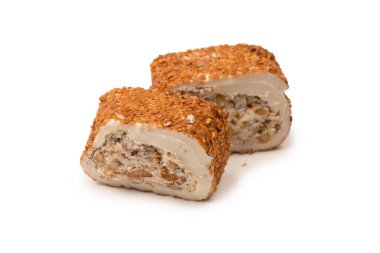 Fındıklı tatlı rulo, Türk tatlıları. Türk rahat beyaz zemin üzerinde izole. 