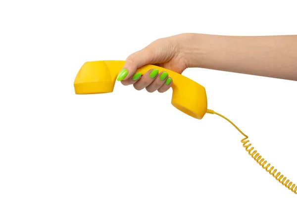 Желтый Телефон Руке Женщины Зелеными Ногтями Изолированы Белом Фоне Копирование — стоковое фото