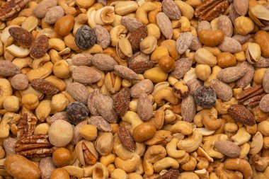 Lezzetli tuzlu fındık karışımı. Bir grup badem, fıstık, ceviz, macadamia, kaju..