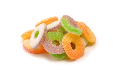 Beyaz arka planda izole edilmiş çeşitli şekerlemeler. Üst Manzara. Jöleli şekerler.