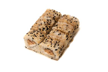 Krem peynirli suşi ve beyaz arka planda izole edilmiş ton balığı.. 