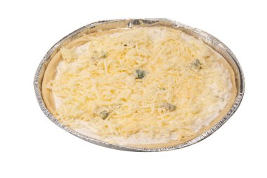 Beyaz arka planda dört peynirli pizza.. 