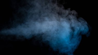 Siyah arka planda mavi ve sarı buhar. Boşluğu kopyala.