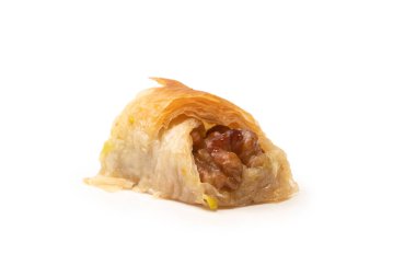 Beyaz arka planda cevizli enfes tatlı baklava. Üst görünüm.