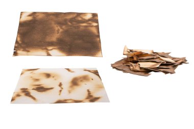 Beyaz arka planda izole edilmiş yanmış kağıt. Boşluğu kopyala