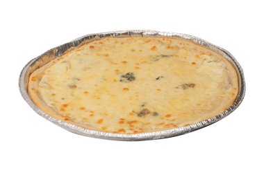 Beyaz arka planda dört peynirli pizza.. 