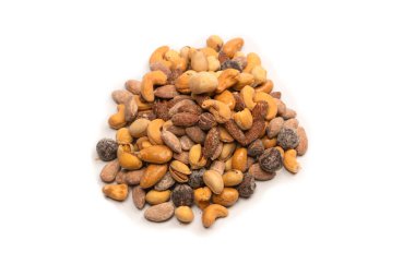 Lezzetli tuzlu fındık karışımı. Bir grup badem, fıstık, ceviz, macadamia, kaju..