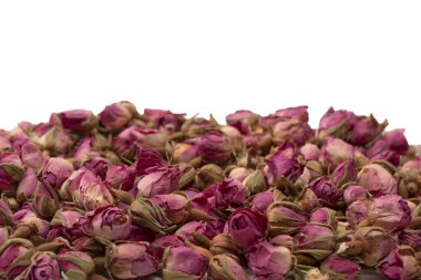 Beyaz arka planda izole edilmiş kuru çay gülleri.. 