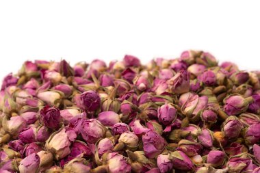 Beyaz arka planda izole edilmiş kuru çay gülleri.. 