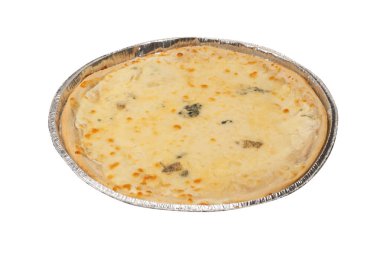 Beyaz arka planda dört peynirli pizza.. 