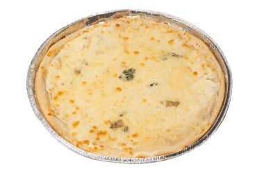 Beyaz arka planda dört peynirli pizza.. 