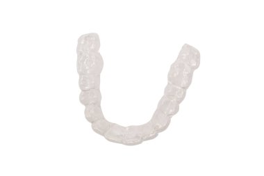 Beyaz arka planda saydam ağız koruyucusu izole edilmiş.. 