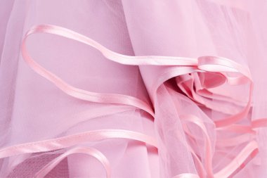 Gelinlik ayrıntıları. Pembe gelinlik yaklaş. 