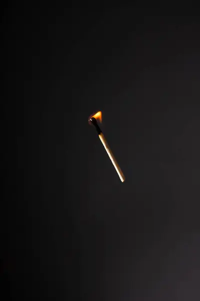 Siyah Bir Arkaplanda Işık Düşüş Eşleşmesi — Stok fotoğraf