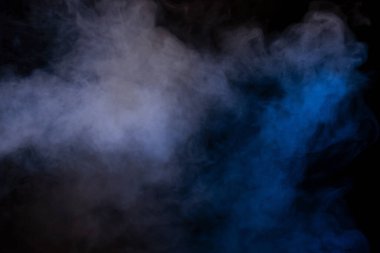 Siyah arka planda mavi ve sarı buhar. Boşluğu kopyala.