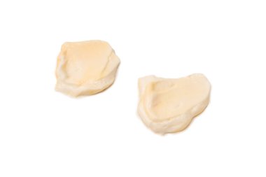 Beyaz arkaplanda izole edilmiş beyaz sos.. 