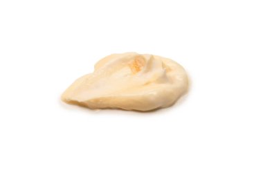 Beyaz arkaplanda izole edilmiş beyaz sos.. 