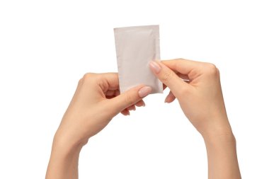 Beyaz arka planda izole edilmiş bir kadının ıslak mendili. Boşluğu kopyala. 