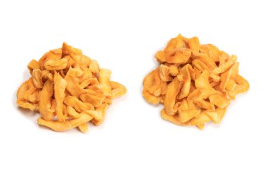 Beyaz arka planda izole edilmiş kurutulmuş kavun dilimleri. Kurutulmuş meyve. 