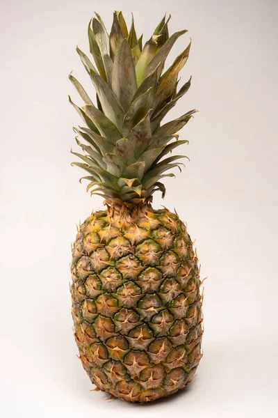 Ananas Isoliert Auf Weißem Hintergrund Ansicht Von Oben — Stockfoto