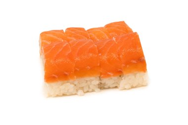 Beyaz arka planda somonlu suşi rulosu. Üst görünüm.