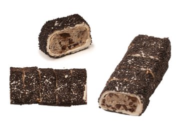 Çikolata ve fındıklı tatlı rulo, Türk tatlıları. Türk rahat beyaz zemin üzerinde izole. 