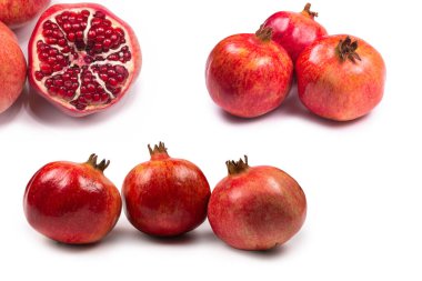 Beyaz arka planda izole edilmiş tatlı sulu nar.. 