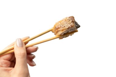 Unagi, beyaz bir arka planda el ele tutulmuş bir kadın suşisinde.. 